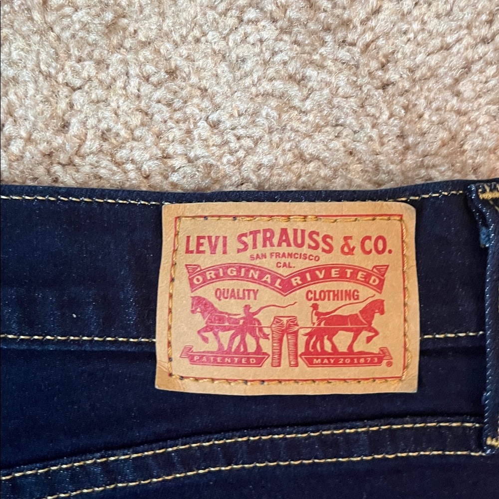 Levi’s Bermuda Denim Shorts - Picture 4 of 8